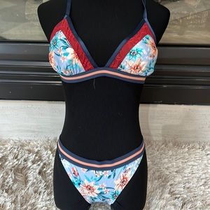 Flowered with lace trim bikini